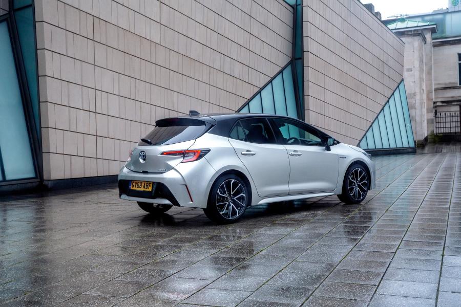  Toyota Corolla Hybrid 2019 года  (UK) (фото 17 из 40)